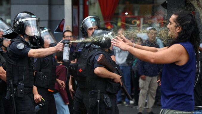 Aufbruch und Skepsis - Mileis Wirtschaftsbilanz – DW – 22.04.2025