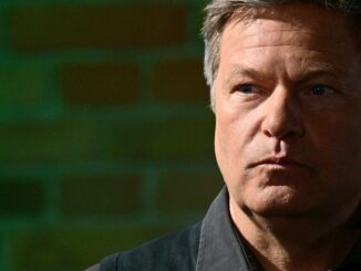 Prognose erneut gesenkt: Habeck setzt Wachstumserwartungen auf null